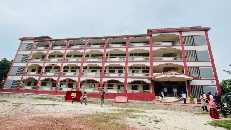 মাদ্রাসা শিক্ষকের সাড়ে ১৭ দিনের বেতন কর্তন ইউএনও মোনাববর হোস