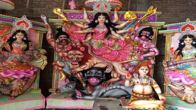 দুর্গাপূজার অপেক্ষায় তারাগঞ্জ, চলছে ৬৩ মন্দিরে শেষ মুহূর্তে